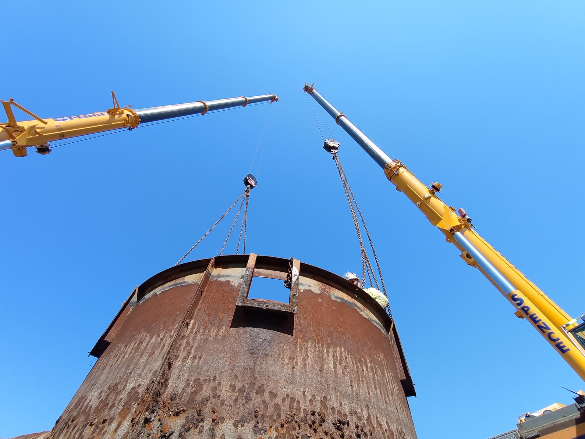 Managed twin crane lift removing a redundant steel tank