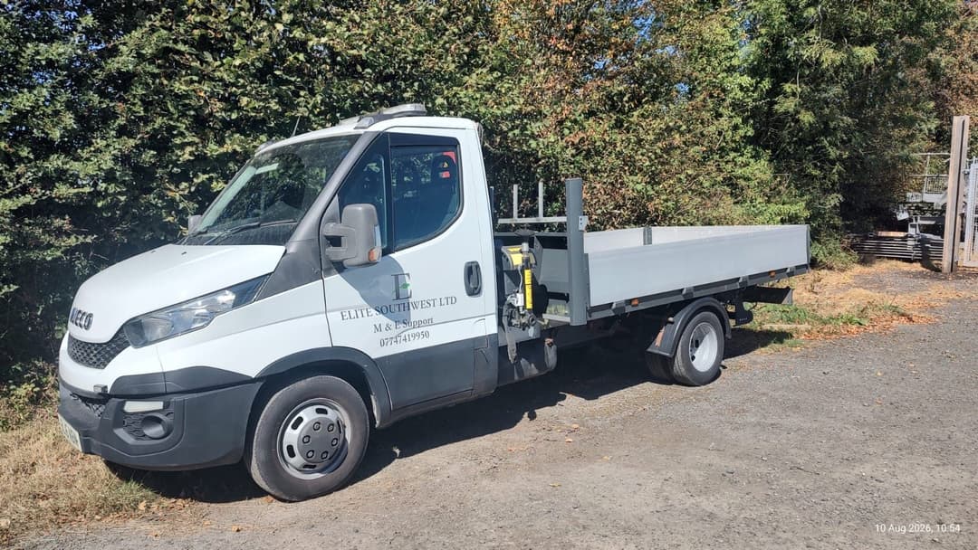 Elite Southwest liveried Iveco dropside vehicle